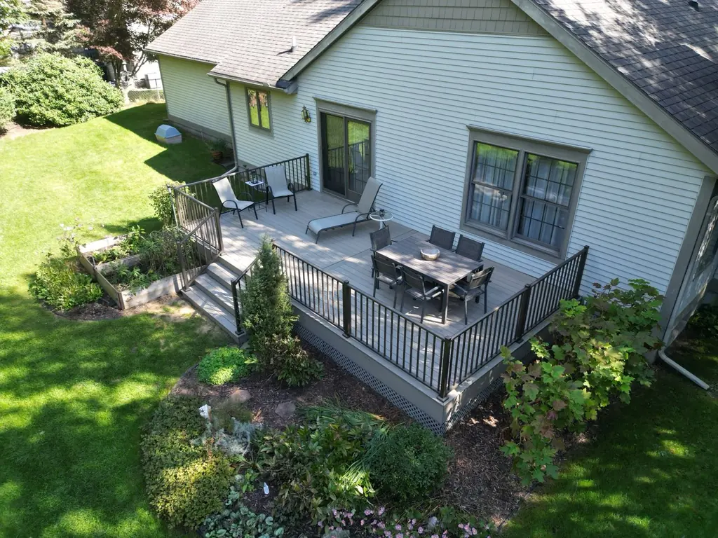 TimberTech Weathered Oak Deck with Westbury Tuscany Railing — thumbnail 5