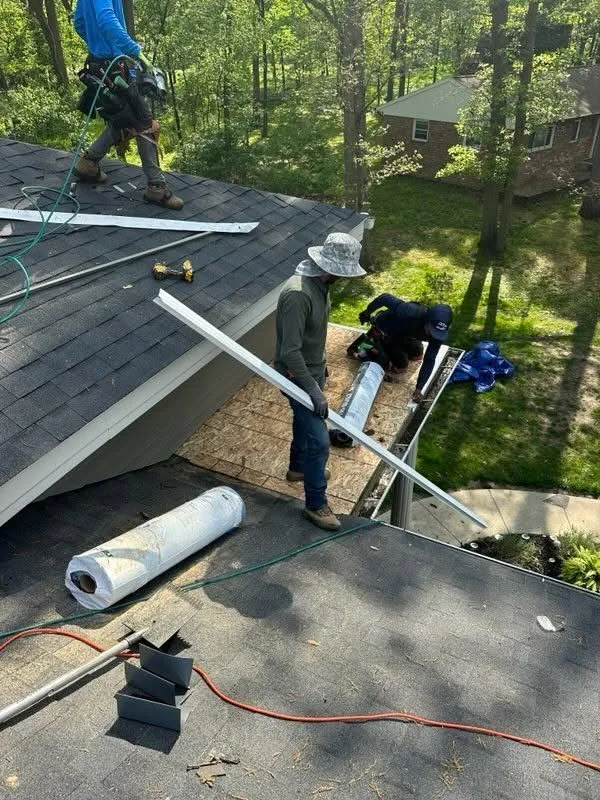 Certainteed Landmark Moire Black Hip Roof — thumbnail 2