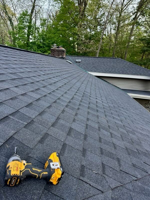 Certainteed Landmark Moire Black Hip Roof — thumbnail 3