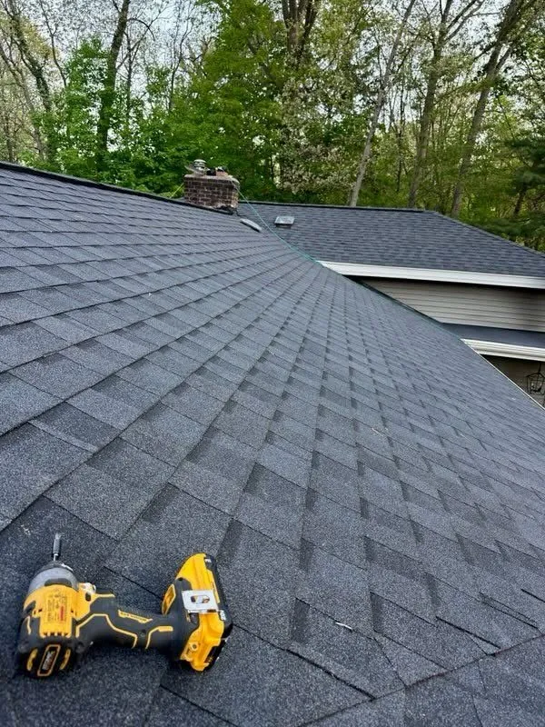 Certainteed Landmark Moire Black Hip Roof — thumbnail 3