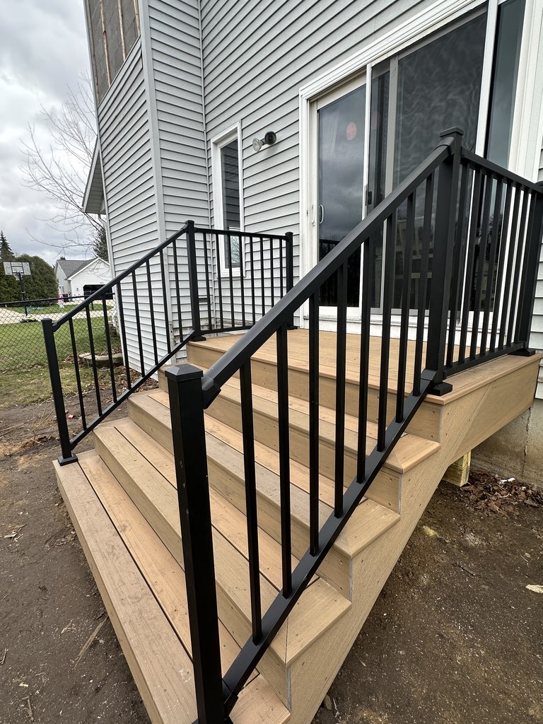 Composite Deck Landing with Black Aluminum Railing — photo 1
