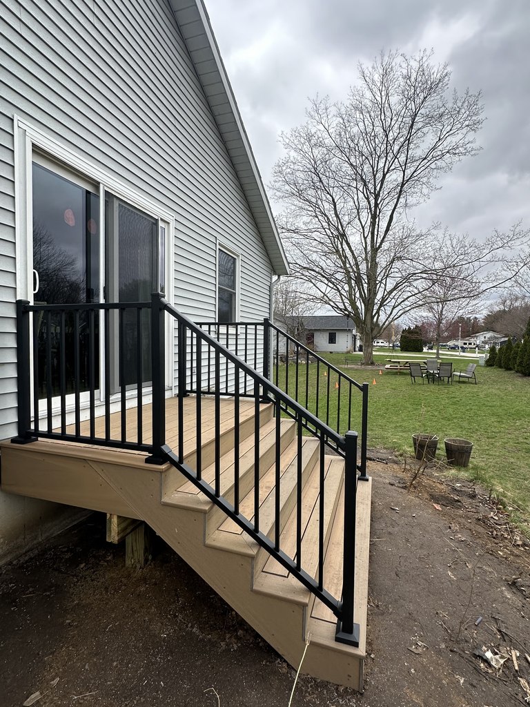 Composite Deck Landing with Black Aluminum Railing — thumbnail 2