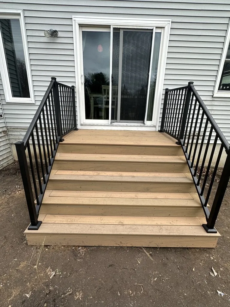 Composite Deck Landing with Black Aluminum Railing — thumbnail 4