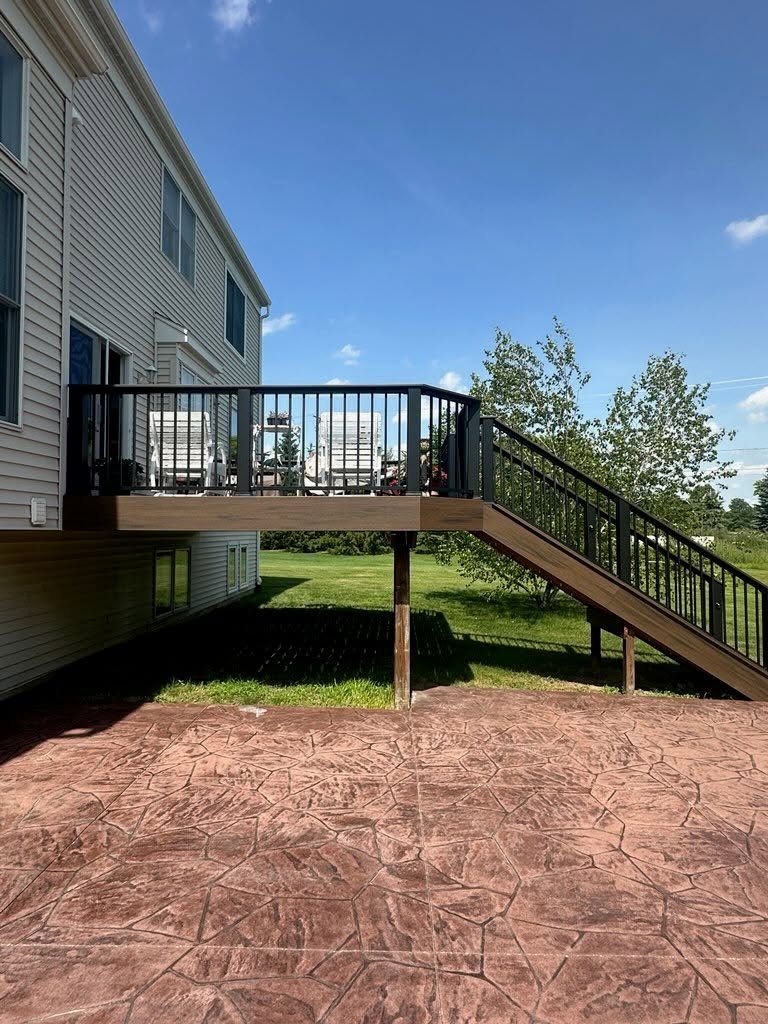 Multi-Level Trex Deck with Cocktail Rail & Stair Lighting — photo 1