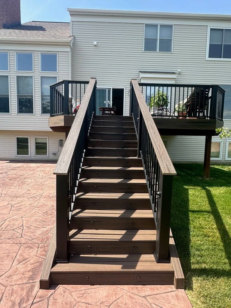 Multi-Level Trex Deck with Cocktail Rail & Stair Lighting — thumbnail 2