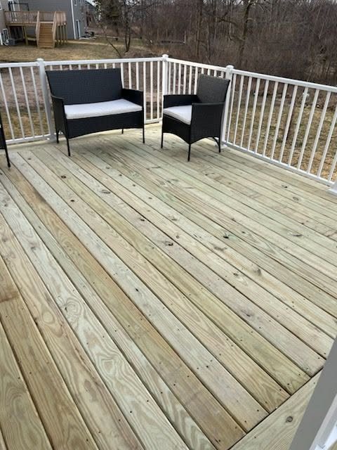 14' x 12' Deck with Picture-Framed Railing — thumbnail 3