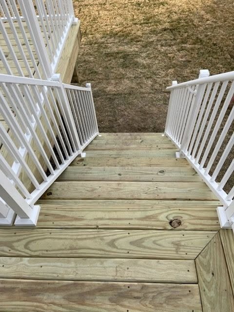 14' x 12' Deck with Picture-Framed Railing — thumbnail 4