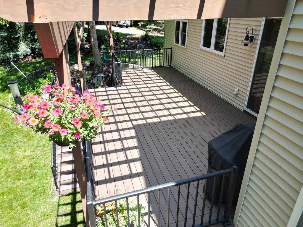 Picture-Framed Composite Deck with Cedar Pergola — thumbnail 2