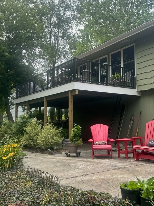 Elevated Trex Deck with Black Railings & Azek Fascia — thumbnail 3