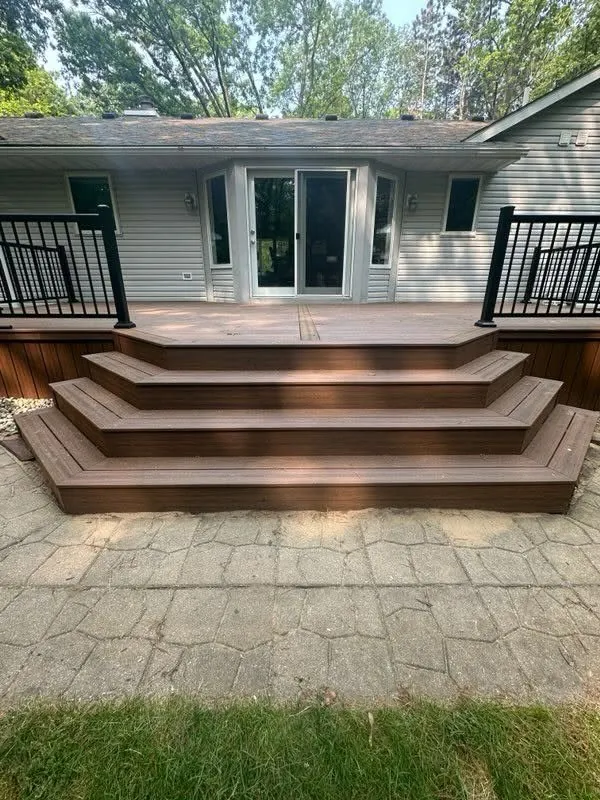 Trex Cinnamon Cove Deck with TimberTech Handrail — thumbnail 2
