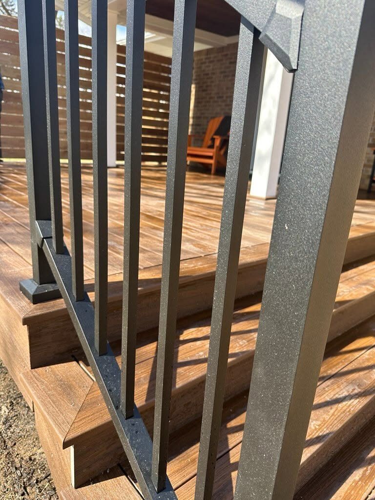 16' x 15' Trex Composite Deck with Cedar Privacy Wall — thumbnail 2