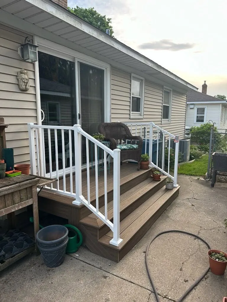 Trex Entry Deck with Picture-Framed Stairs — thumbnail 2