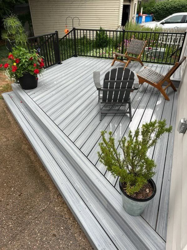 Trex Foggy Wharf Deck with Black Westbury Railing — thumbnail 3