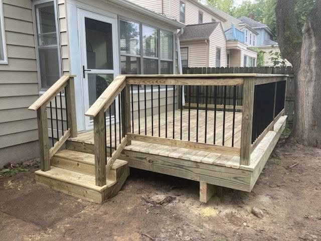 Southern Yellow Pine Deck with Powder-Coated Steel Balusters — thumbnail 3