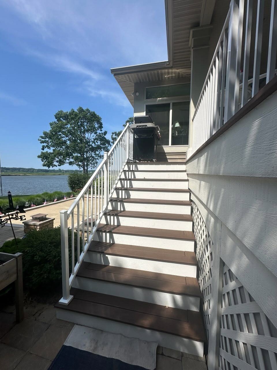 Waterfront Trex Deck with White Westbury Railing — thumbnail 3